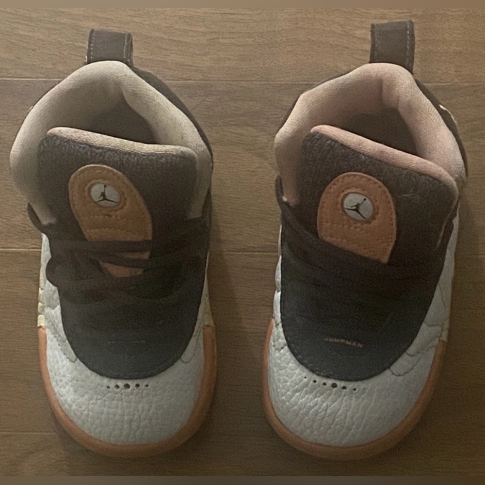 Jordan Jumpman Black/Pink sneaker  kids sz 5C